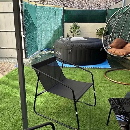 Maisonette - Private Jacuzzi - Proche Puy-du-fouu Appartement Cholet